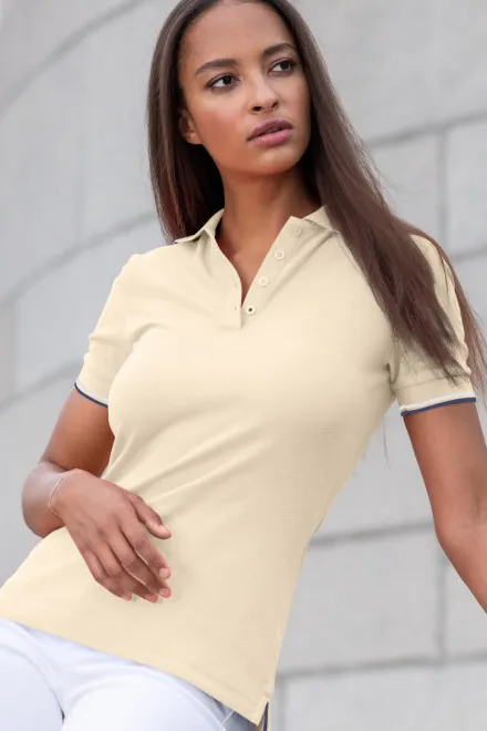 Klasszikus női póló, mandula